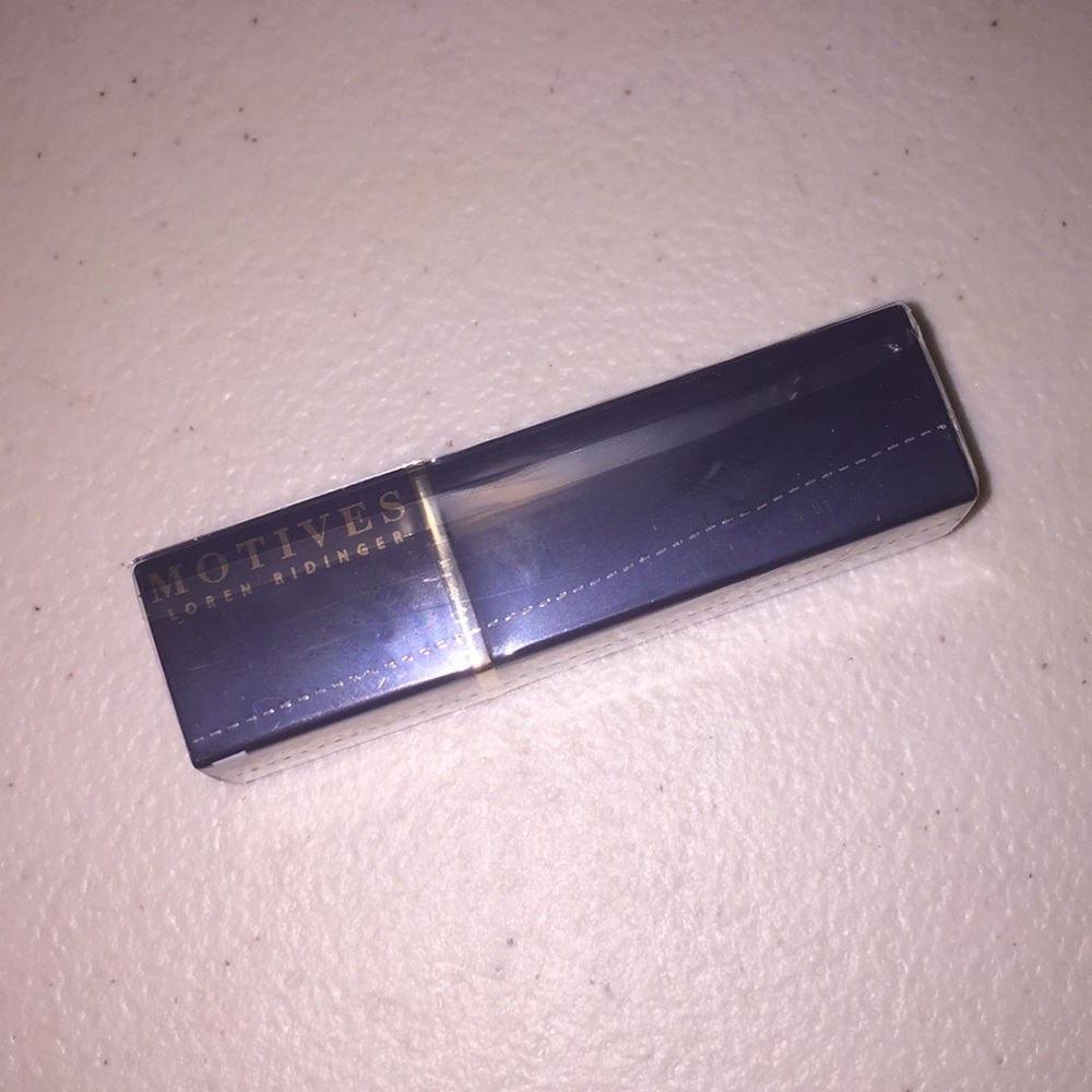 Vitamin E balm for chopped lips